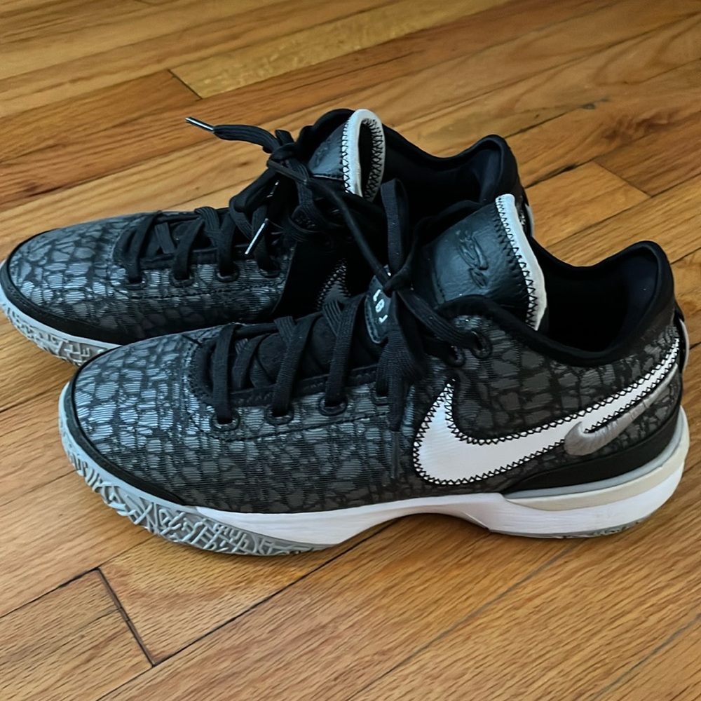Nike men’s LBJ basketball sneakers